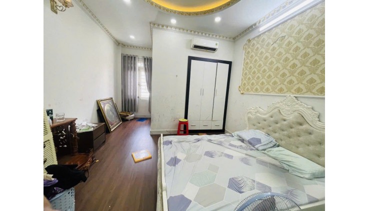 Bán Nhà 3 Tầng Đường 22 Linh Đông, 115m2 Giá 8,6 Tỷ, Xe Hơi Đậu Trong Sân, Tặng Full Nội Thất